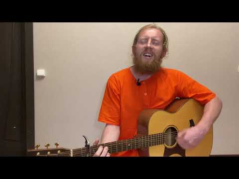 Видео: Киртан от Мадхудьётаны в исполнении Дады. Baba nam kevalam Kiirtana.