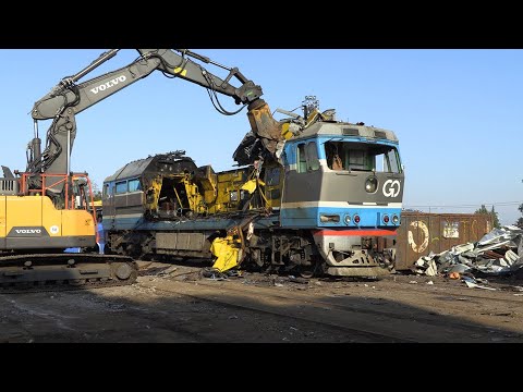 Видео: Слом тепловоза ТЭП70-0236 / Scrapping of TEP70-0236