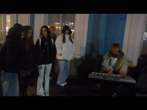 Видео: Уличные музыканты Питер гр. Жиза и Сева на Невском 15 октября ч2 - Фанк