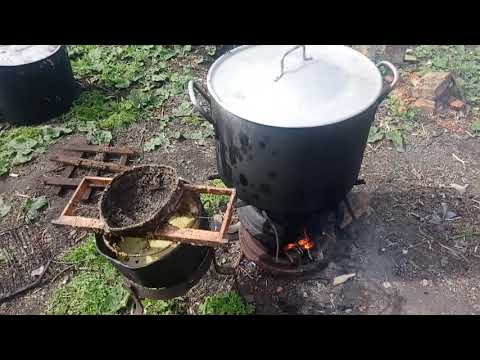 Видео: Самая лучшая воскотопка. Самый простой способ добычи воска. Выход 99%. ДЕДОВСКИЙ МЕТОД ВОСКОТОПКИ