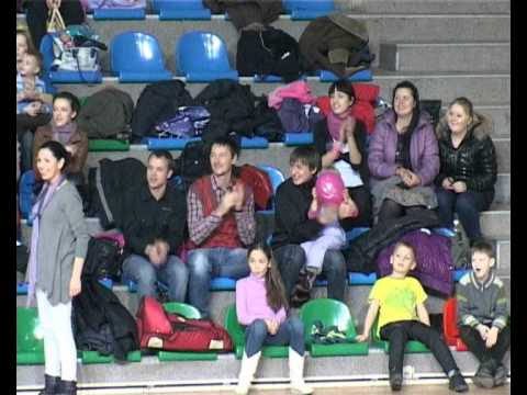 Видео: Веселые старты. Папа, мама, я -- спортивная семья!