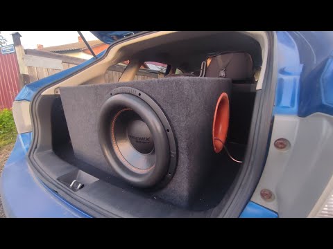 Видео: Сабвуфер Phoenix Black Bass 15🔥Я в шоке как от сабвуфера с RMS 700 ват, может флексить так кузов😱😁😎