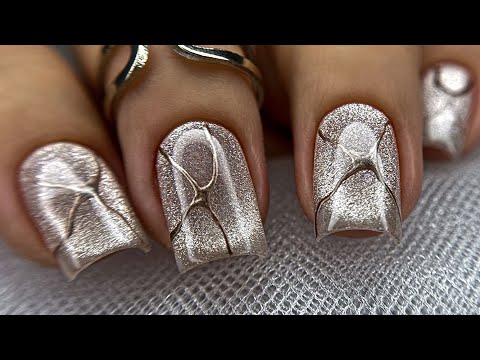 Видео: ЗОЛОТОЙ МАНИКЮР с ЯРКИМИ БЛЕСТКАМИ и КОШКОЙ! Новогодний дизайн ногтей