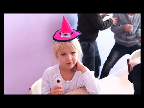 Видео: НАШ ДЕНЬ - Хэллоуин в ШКОЛЕ, День рождения друга Полины, ДЕЛА ДОМАШНИЕ. Жизнь в Грузии в 2022 году