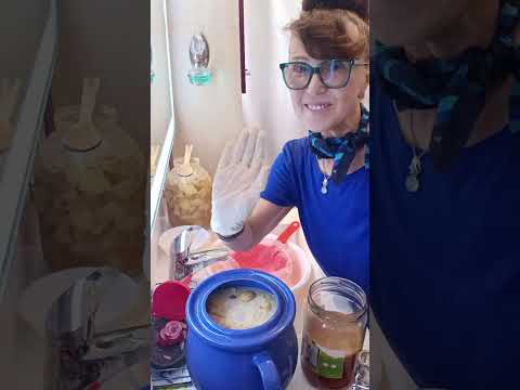 Видео: Уксус получаемый микробиологическим методом из яблочного сырья Одуванчики цветы и фрукты Приготовить