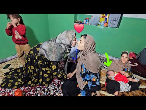 Видео: Мина встречает мать и ее ребенка в деревне: кочевая жизнь