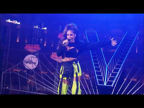 Видео: Nyusha / Нюша - Между нами (Live, Vegas, Москва, 28.09.19)
