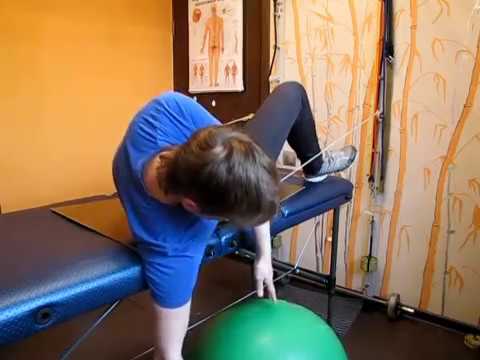 Видео: Вытяжение позвоночника с помощью грузиков / Spinal traction with weights