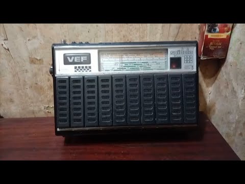 Видео: VEF 232 "Spidola" (1984г.) - что в радиоприёмнике?