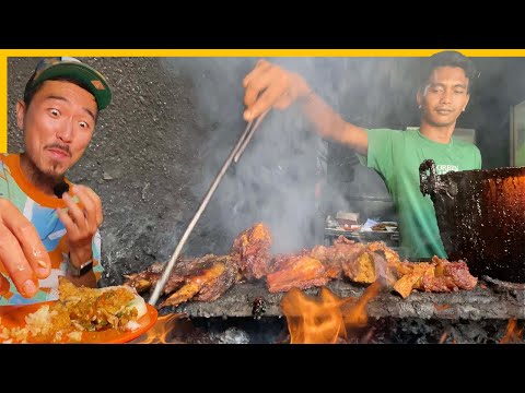 Видео: сумасшедшая уличная еда в Индонезии 🇮🇩 гигантские говяжьи ребрышки + раздавленная курица