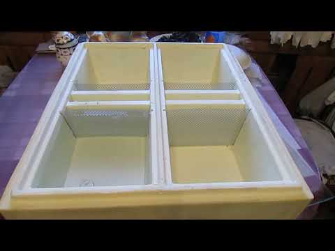 Видео: обзор больших верхних кормушек для 10 рамочных ульев - какую кормушку лучше купить и почему