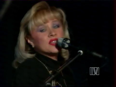 Видео: Ирина Грибулина . ПОППУРИ ( Театр эстрады .начало концерта)