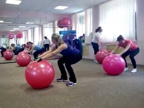 Видео: с фитболом