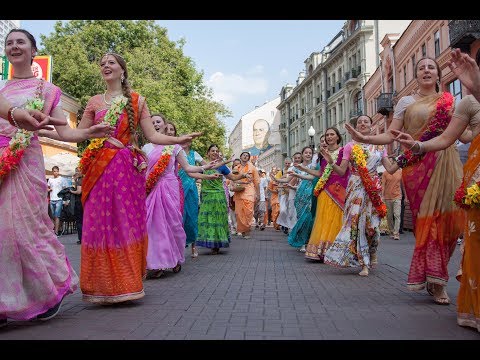 Видео: Харинама на Арбате и в Парке Горького (Москва, май 2017)