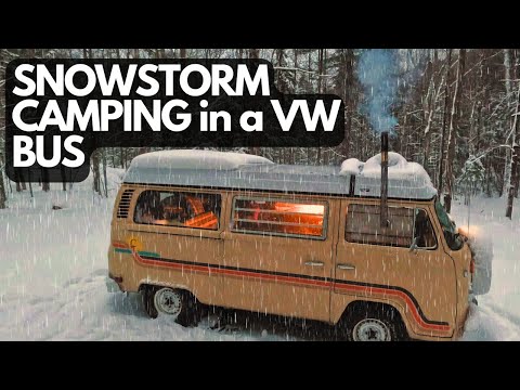 Видео: КЕМПИНГ В МЕТЕЛЬНЫЙ БУРГЕР В АВТОБУСЕ VW