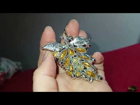 Видео: Моя коллекция брошек в зелёном цвете)