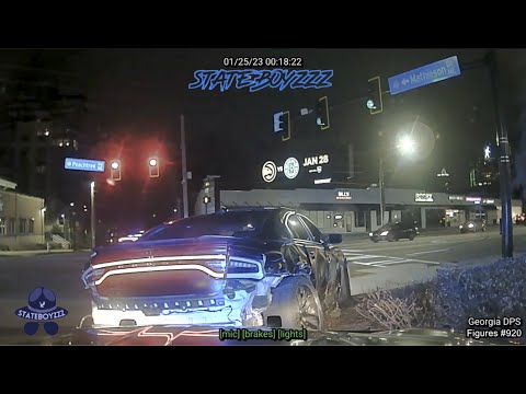 Видео: Боец из Scat Pack против трёх патрульных GSP в центре Атланты