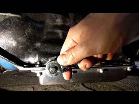 Видео: Замена сальника вала переключения передач TH350