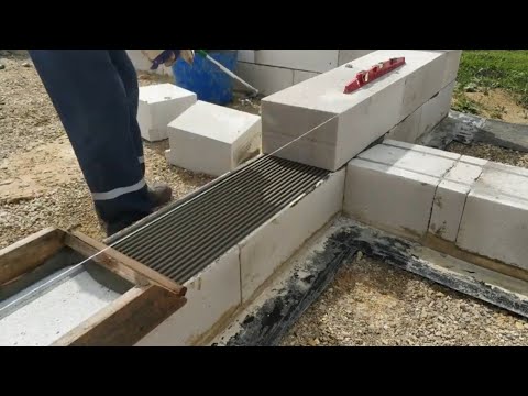 Видео: 10. Кладка газоблока легко!!! Laying a gas block is easy!!!