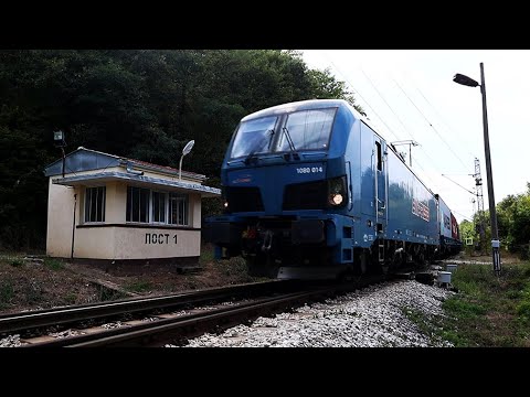 Видео: Влакчета на "PIMK Rail" и "БЖК" се прокрадват на гара Макоцево...