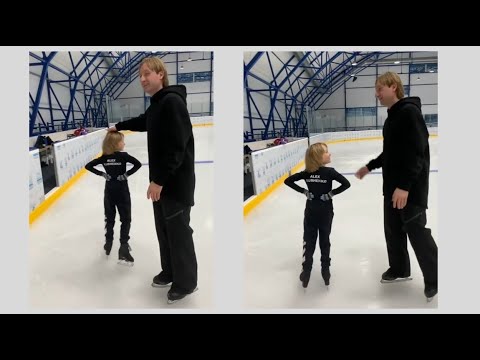 Видео: Александр Плющенко тренируется с папой, Евгением Плющенко, ноябрь 2020.