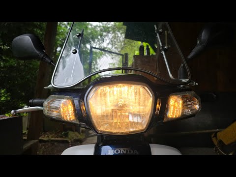Видео: Honda Super Cub aa04 очередная замена масла и некоторые доработки.