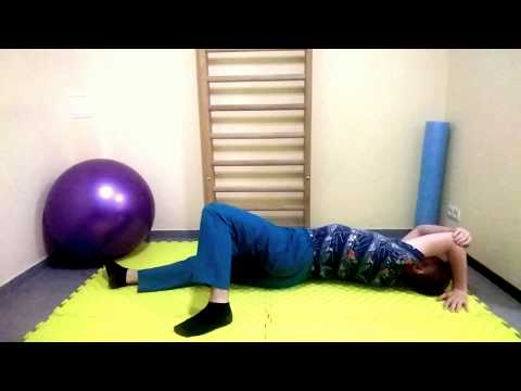 Видео: выпрямляем спину отталкиваясь от пола ступней