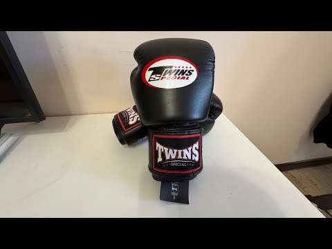 Видео: Классика Twins Special, одни из лучших боксёрских перчаток