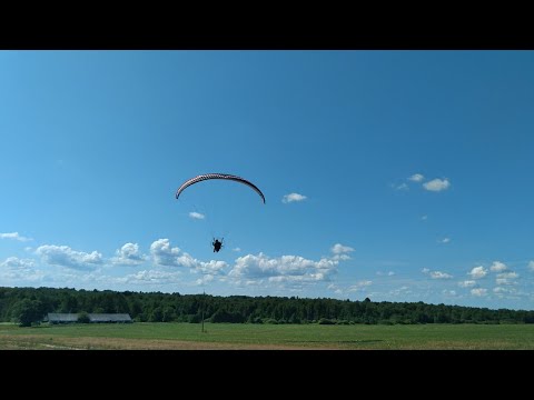 Видео: Путешествие по воздуху из Петербурга в деревню. Приключения неутомимых парамотористов.