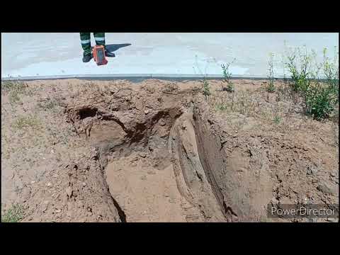 Видео: КамАЗ.Водовоз.Делаем прокол под дорогой.