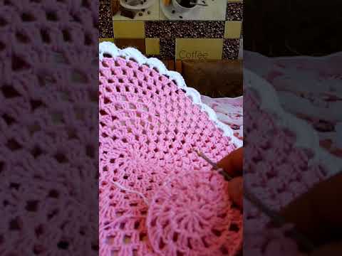 Видео: Самая простая салфетка крючком.