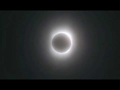 Видео: 8 сынып. Жарықтың түзу сызықты таралу заңы