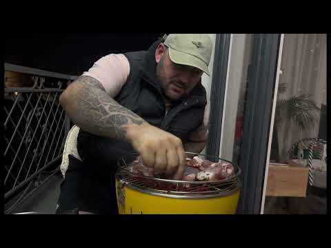 Видео: ШАШЛЫК НА БАЛКОНЕ