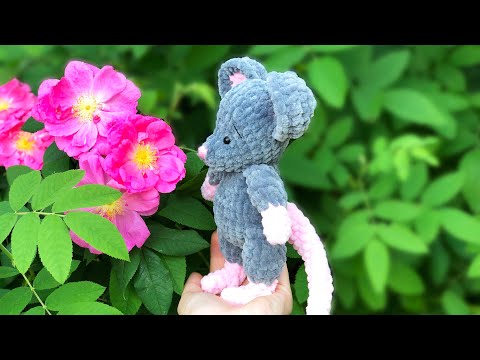 Видео: Мышонок крючком из плюшевой пряжи. МК. Часть 2