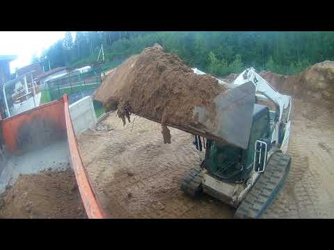 Видео: Загрузка самосвала Bobcat T750