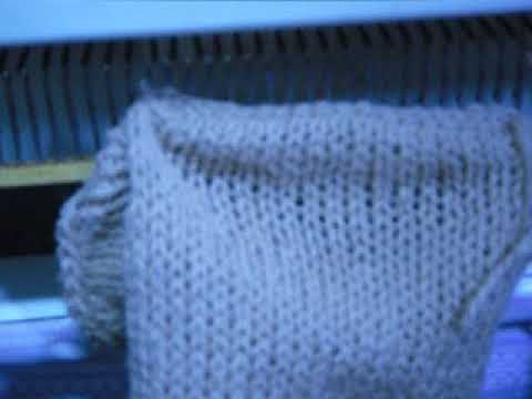 Видео: вязание кармана на вязальной машине.Knitting a pocket on a knitting machine.