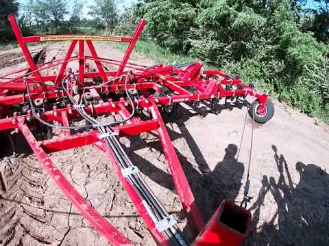 Видео: Культиватор предпосевной Полярис-8,5 (кшу) культивация паров. #билинсксельмаш #хтз150 #ямз236