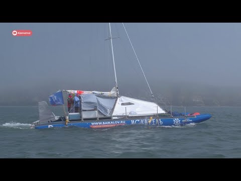 Видео: Из Петропавловск-Камчатского до Аляски на надувном катамаране!