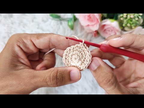 Видео: ИДЕАЛЬНЫЙ ВЯЗАННЫЙ КРЮЧКОМ БРЕЛОК ДЛЯ ТОСТА НА ДЕНЬ РОЖДЕНИЯ 🎂🤤 (с субтитрами)