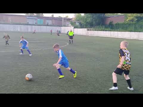 Видео: Кудесники мяча 2017 - Академия Карнаухова2 2017 (2:9) 1 тайм 16.05.25г.