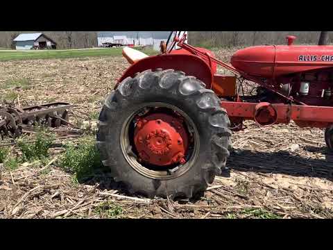 Видео: Трактор Allis Chalmers WD 45 и диск John Deere