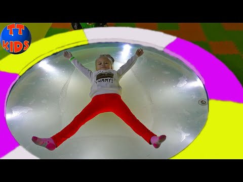 Видео: ВЛОГ Развлекательный Центр для детей! Шопинг в магазине Игрушек с Ярославой Видео для детей!