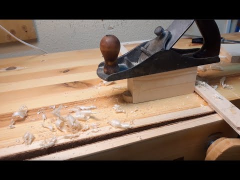 Видео: Строгание бруска в размер ручным рубанком