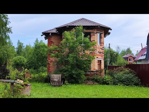 Видео: Возле живописного озера кирпичный дом без отделки. Павловский Посад.