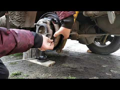 Видео: TA02W Suzuki Escudo замена задних колодок