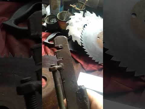 Видео: Проста циркулярочна пилка ,зуби нагострить.