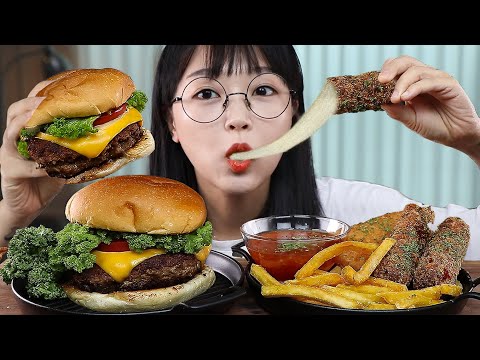 Видео: АСМР ЕДА ГАМБУРГЕР, СЫРНЫЕ ПАЛОЧКИ, ЖАРЕНЫЙ КАРТОФЕЛЬ🍔🍟 | MUKBANG