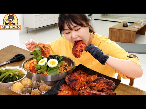 Видео: Мукбанг | Пряная смешанная лапша (Bibim Somyeon) и курица-гриль.
