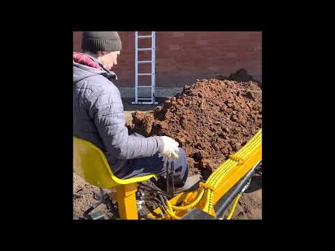 Видео: 11.04.23 Испытание нового самодельного мини экскаватора, заезд на прицеп, копка траншеи.