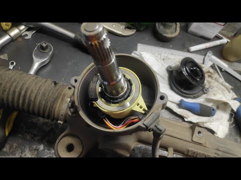 Видео: Рулевая рейка VW Tiguan 2012год. Устранение щелчка. Разборка и сборка рейки.